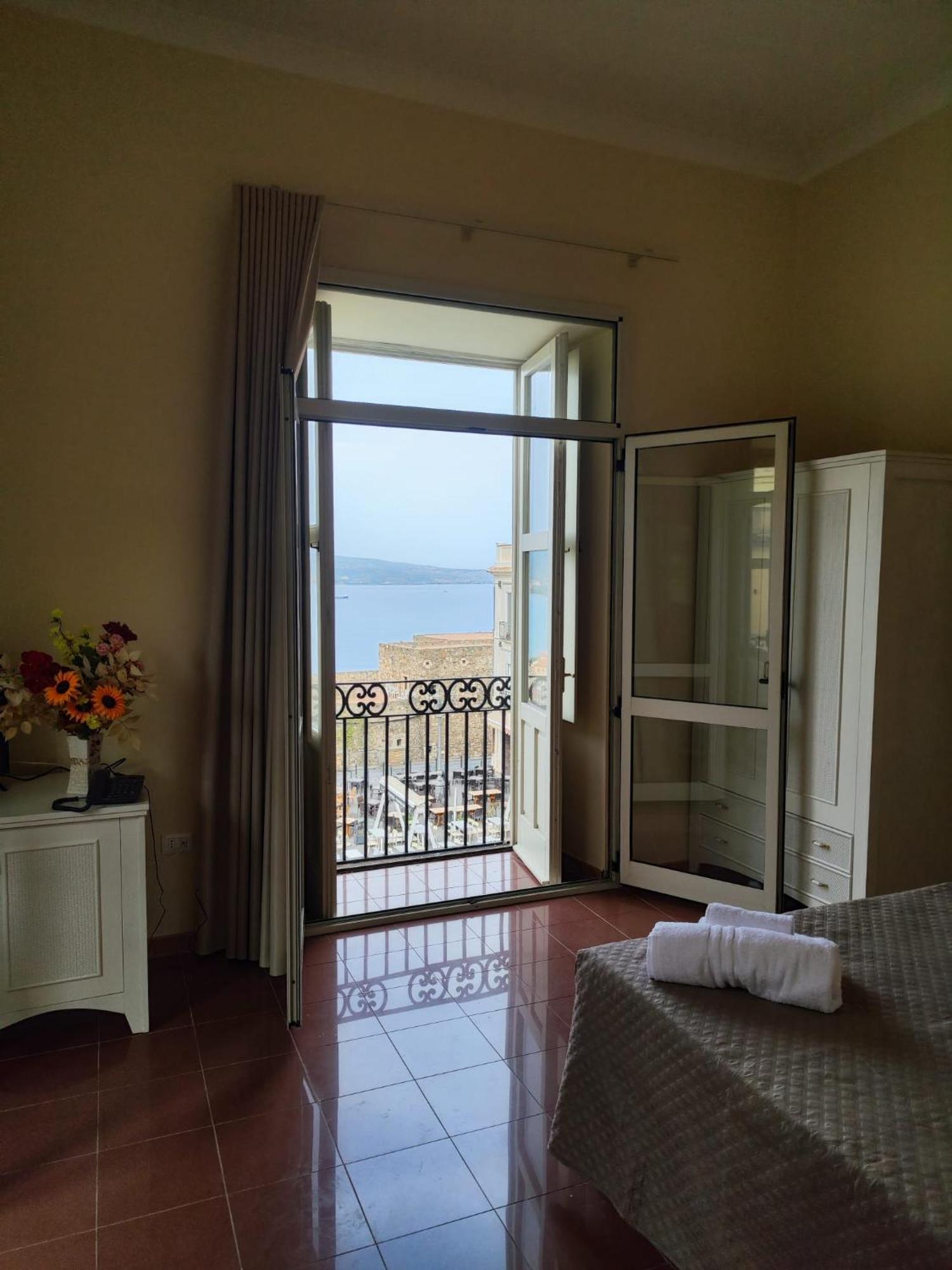 Hotel Della Piazza Pizzo (Calabria) Exterior foto