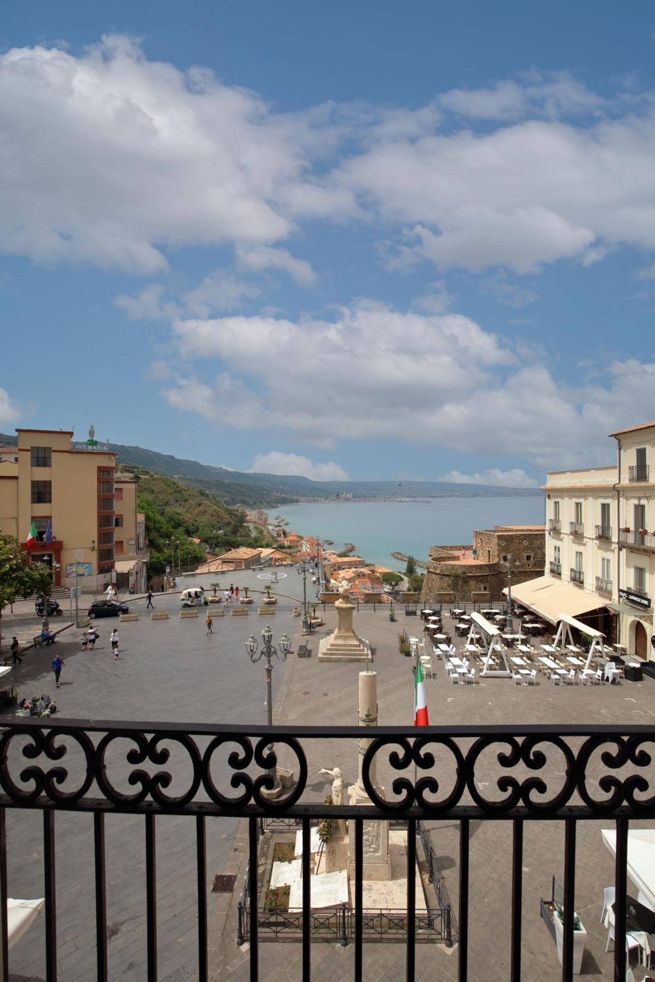 Hotel Della Piazza Pizzo (Calabria) Exterior foto