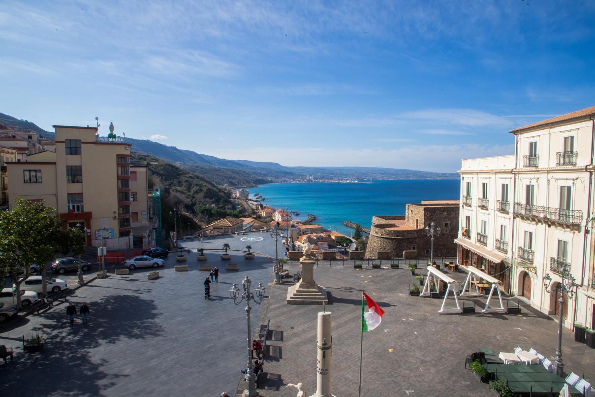 Hotel Della Piazza Pizzo (Calabria) Exterior foto